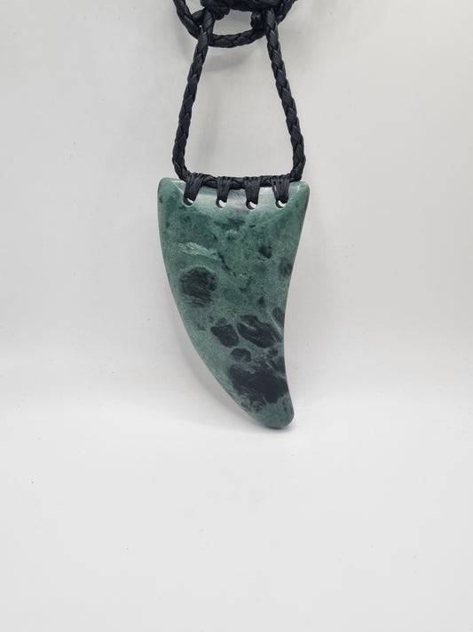 Kawakawa Niho tooth Pounamu Greenstone