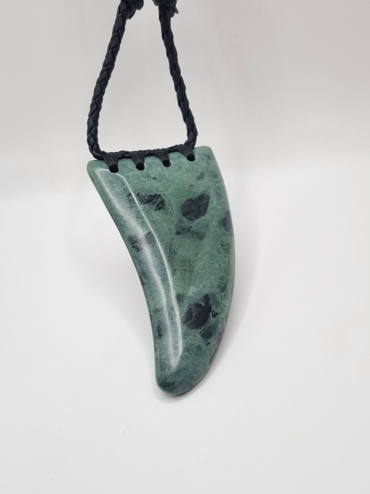 Kawakawa Niho tooth Pounamu Greenstone