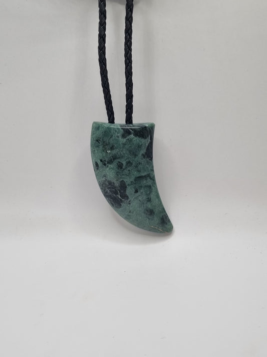 Kawakawa Niho tooth Pounamu Greenstone