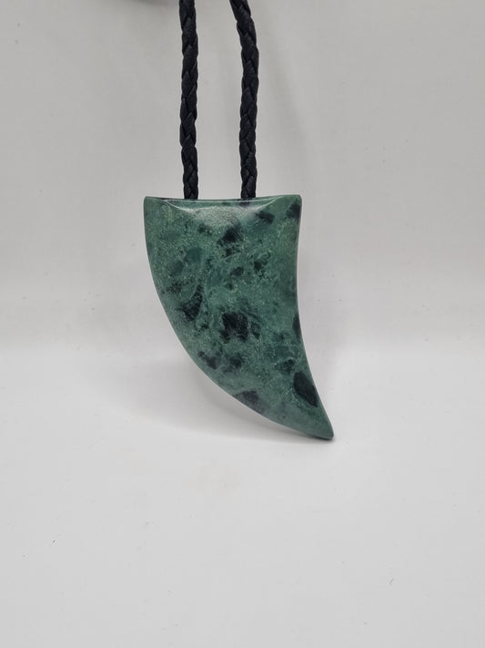 Kawakawa Niho tooth Pounamu Greenstone