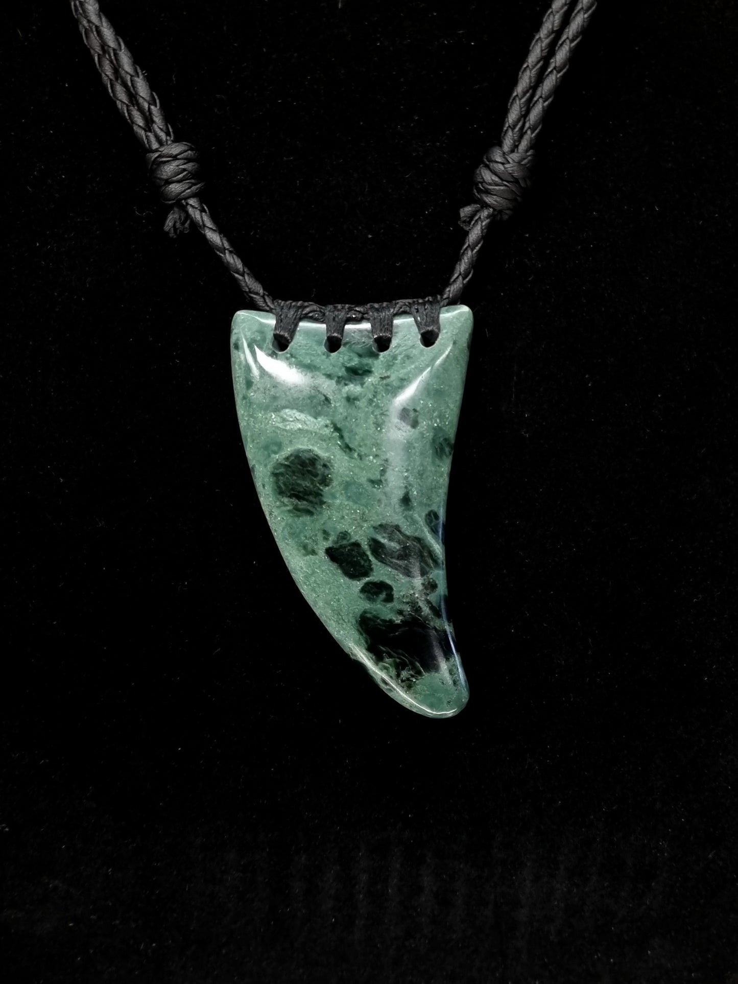 Kawakawa Niho tooth Pounamu Greenstone