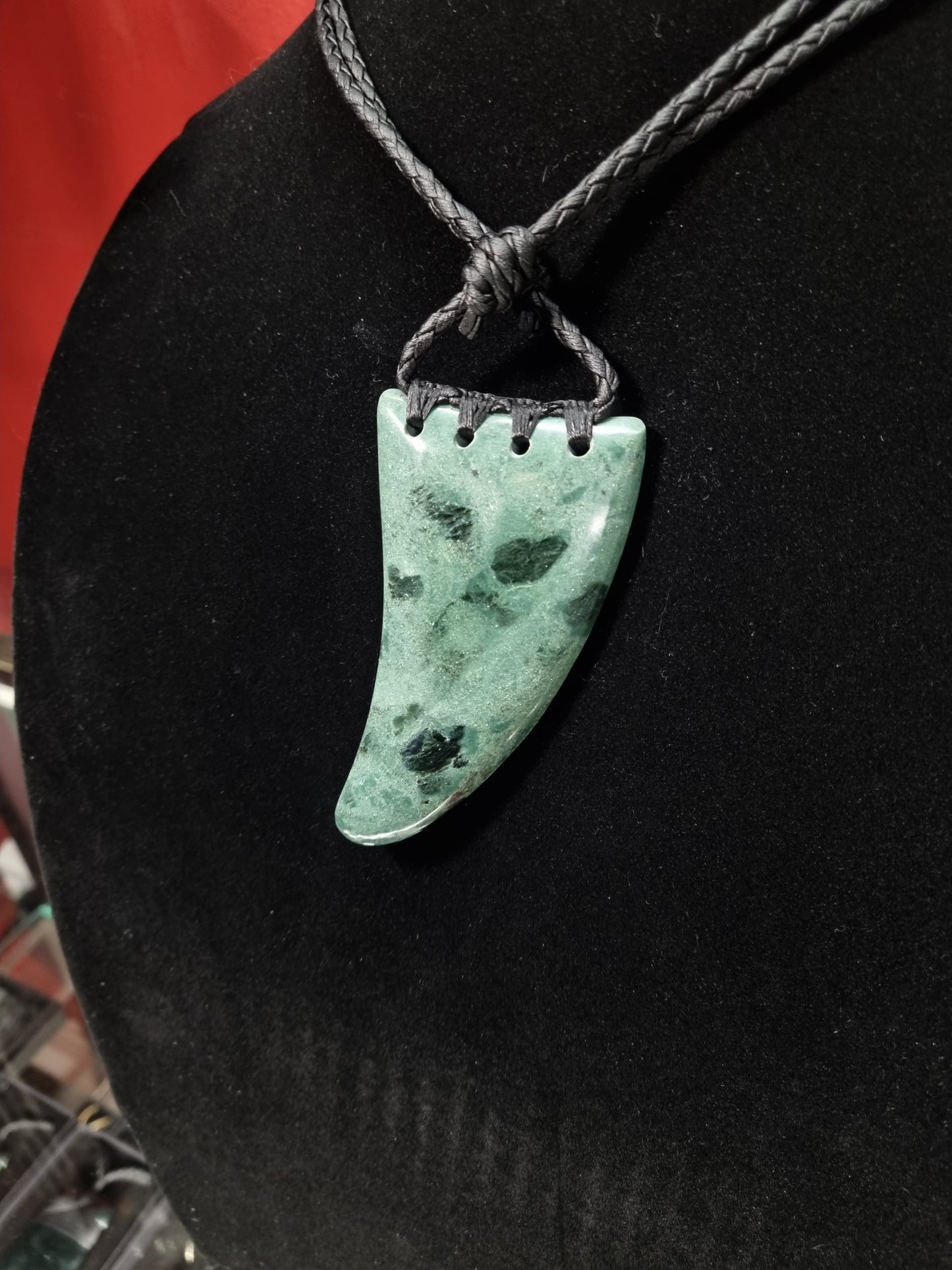 Kawakawa Niho tooth Pounamu Greenstone