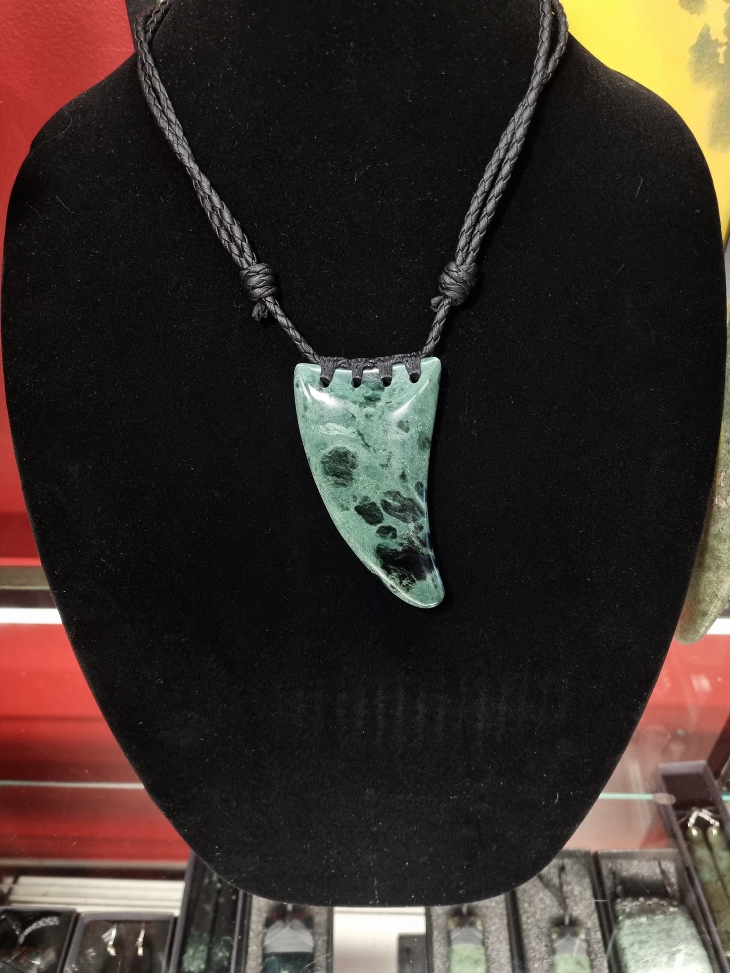 Kawakawa Niho tooth Pounamu Greenstone