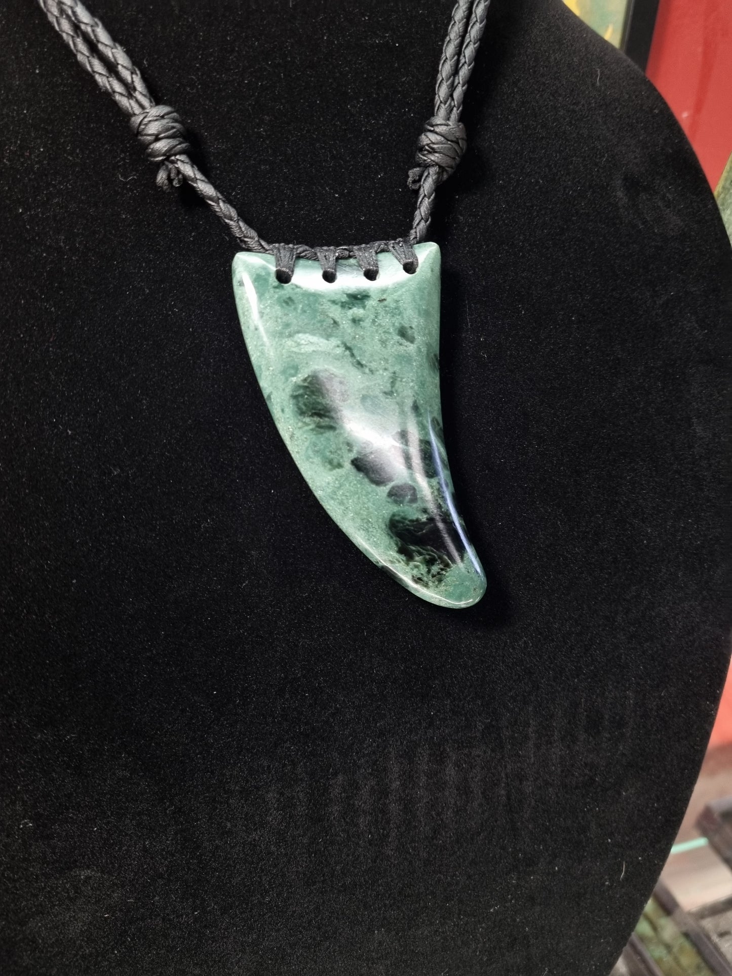 Kawakawa Niho tooth Pounamu Greenstone